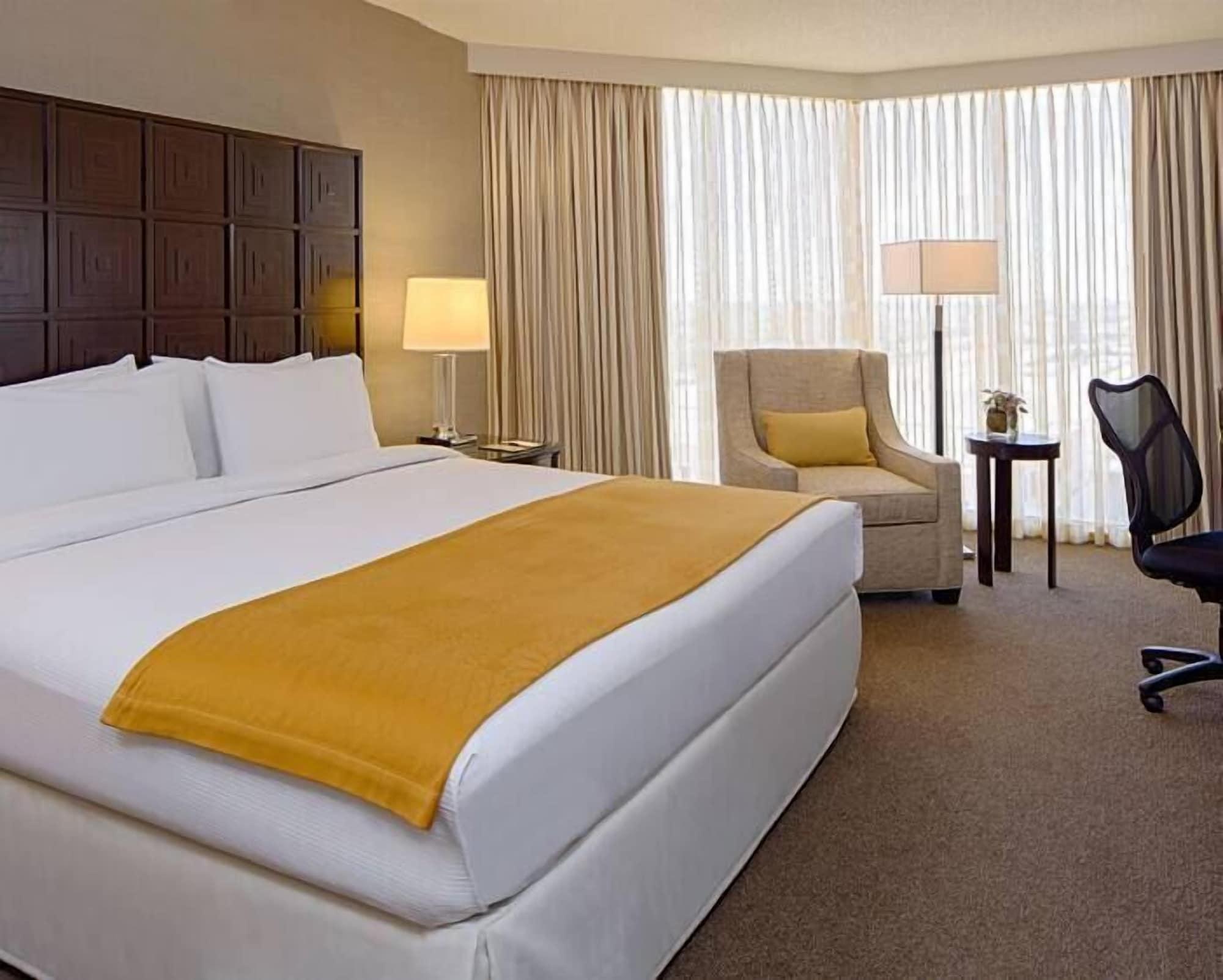 Doubletree By Hilton Hotel Houston Greenway Plaza Exterior foto