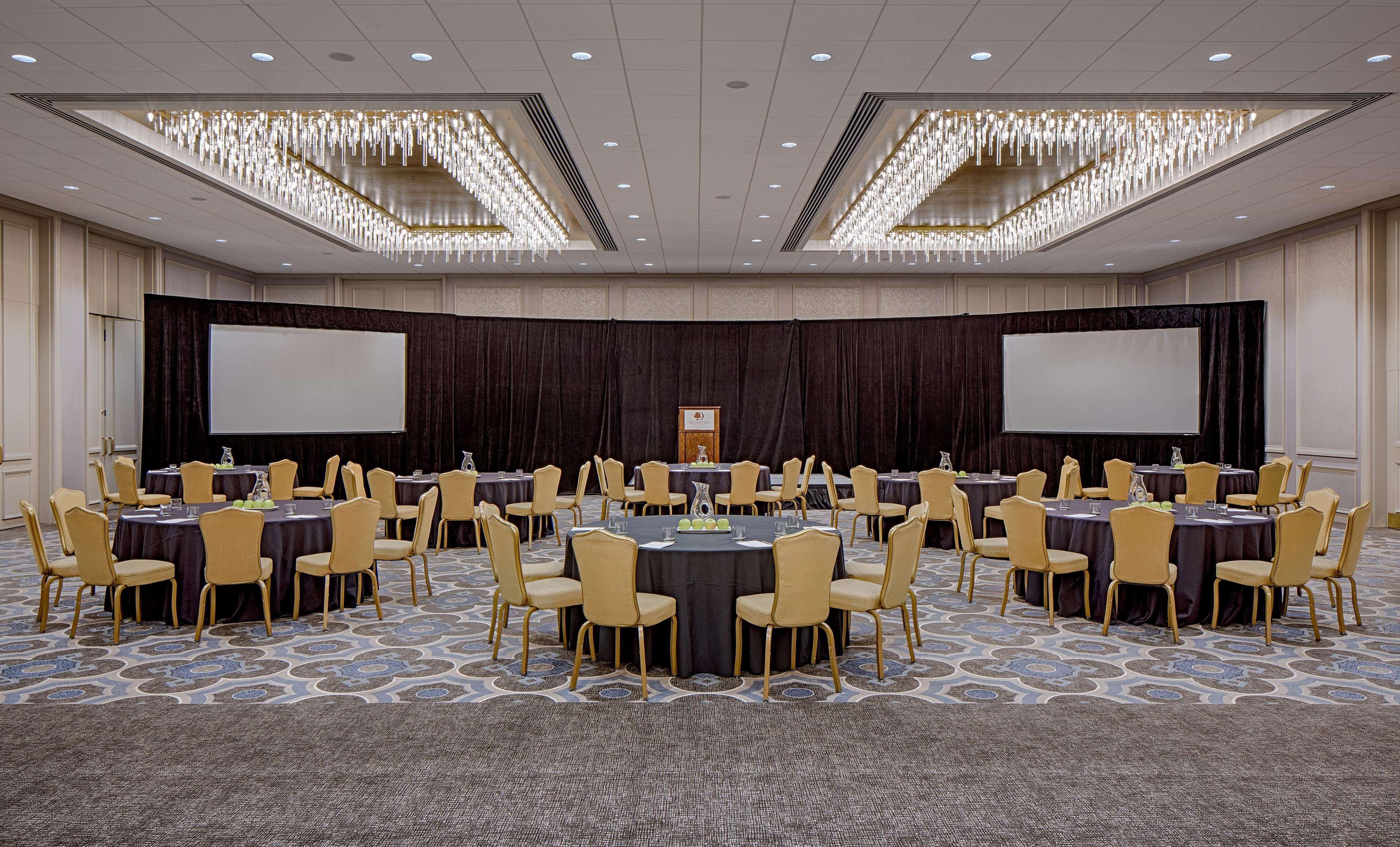 Doubletree By Hilton Hotel Houston Greenway Plaza Exterior foto