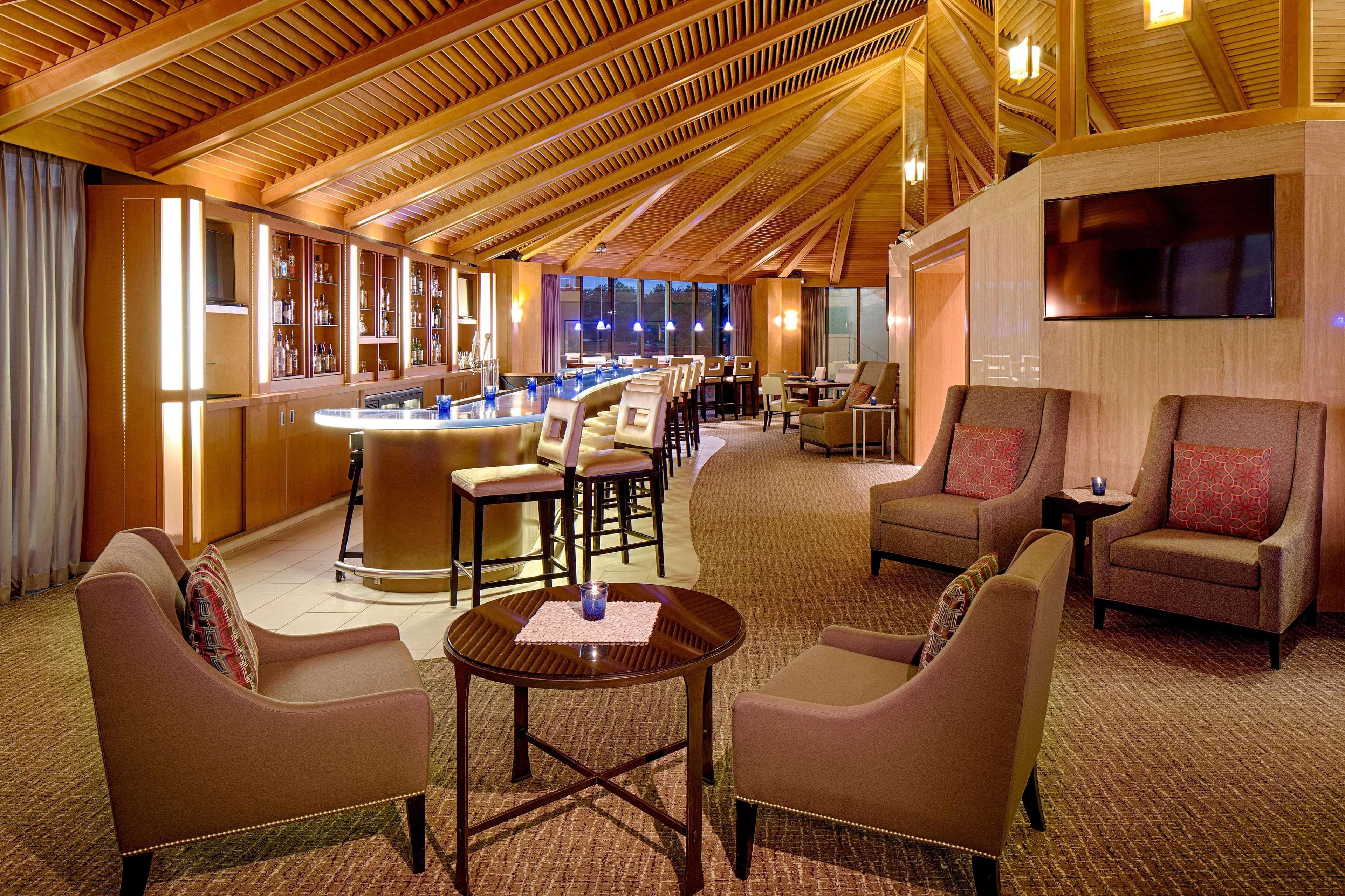 Doubletree By Hilton Hotel Houston Greenway Plaza Exterior foto