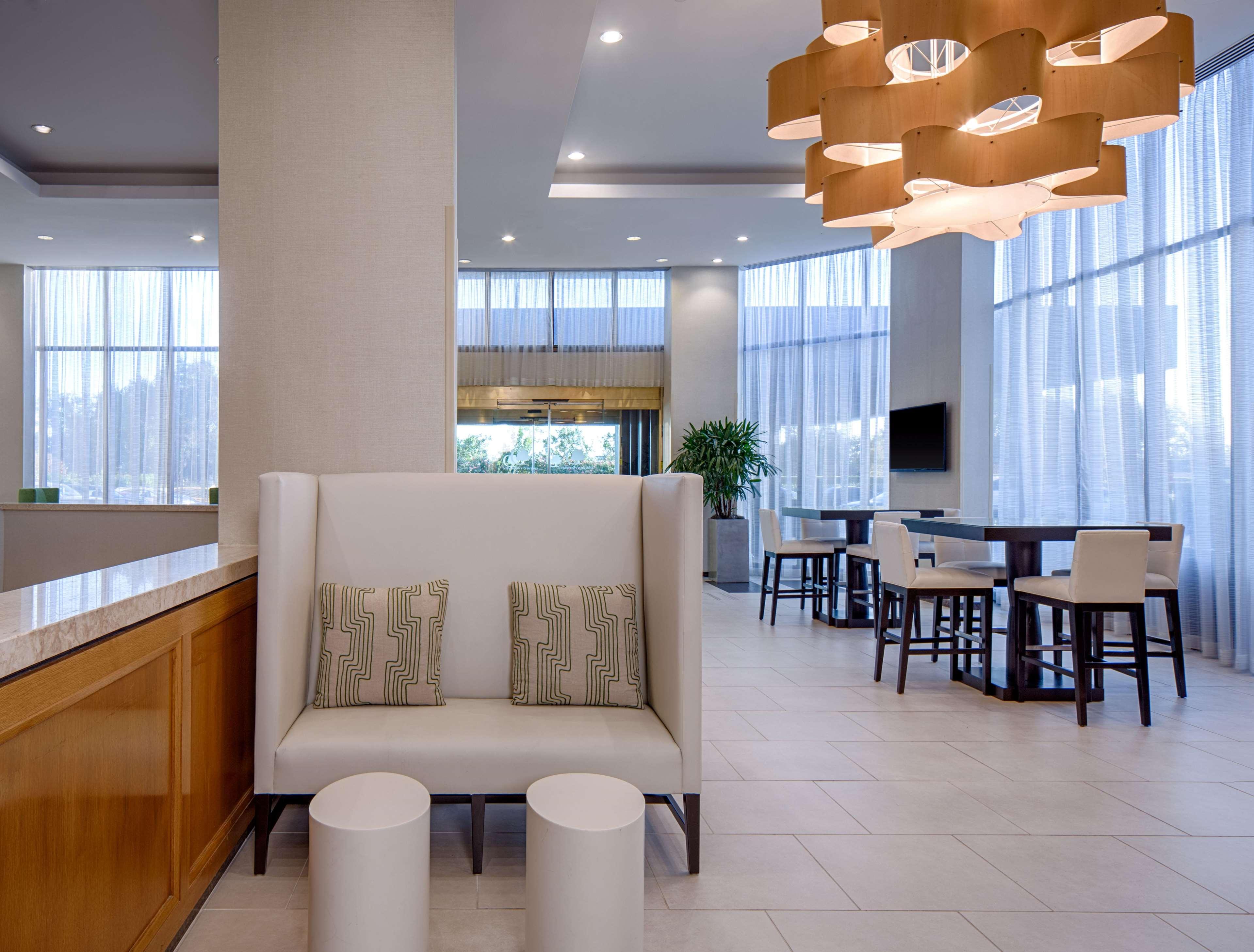 Doubletree By Hilton Hotel Houston Greenway Plaza Exterior foto