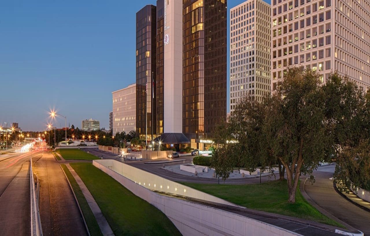 Doubletree By Hilton Hotel Houston Greenway Plaza Exterior foto